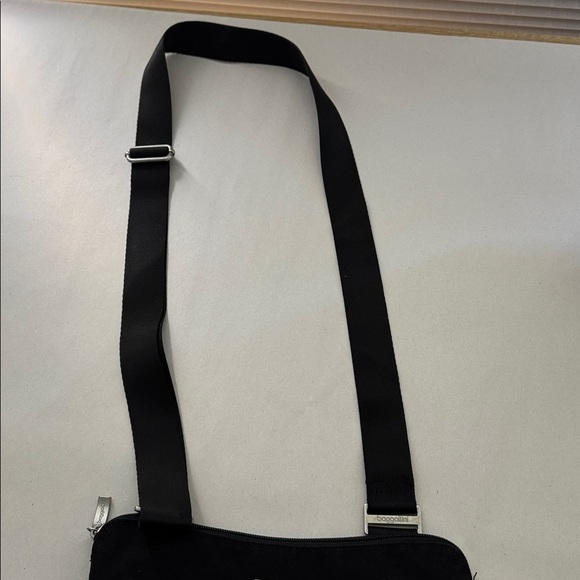 Baggallini Small Crossbody Bag Travel Organizer Black purse Vacation minimalist - Picture 4 of 10